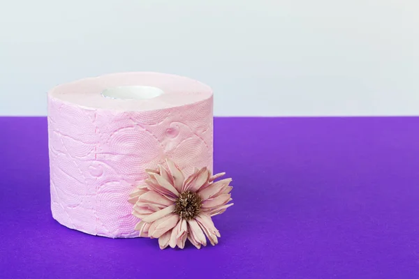 Papier Rollen Met Natuurlijke Bloemen Close — Stockfoto