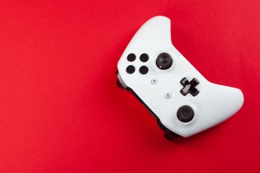 Oyun konsepti. Joystick renkli arka planda.