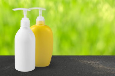 tablo üzerinde temizlik ürünleri