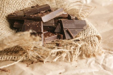 Koyu çikolata yığını yakın