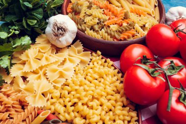 Makarna çeşitleri. Yemek pişirme konsepti. Üst görünüm 