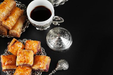 Geleneksel Türk kahvesi ve Türk lokumu