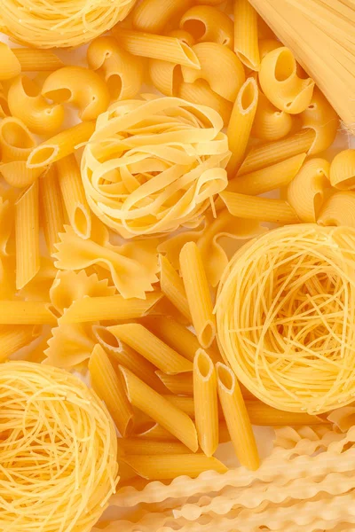 Pasta Sin Cocer Sobre Blanco —  Fotos de Stock