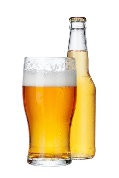 Copo Cerveja Fresca Garrafa Perto Isolado Fundo Branco — Fotografia de Stock