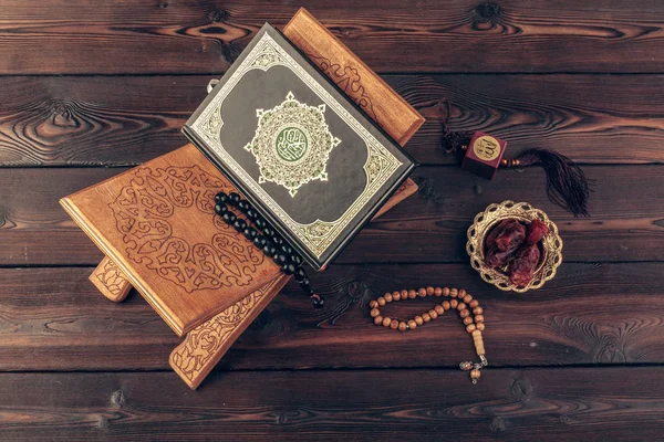 Libro Sacro Islamico Tavola Legno — Foto Stock