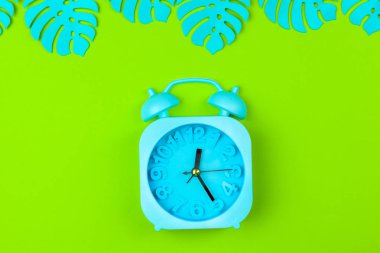 Çalar saatle tropikal ayrılıklar