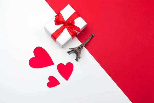 Caja Regalo Corazones Papel Rojo Absceso Del Día San Valentín — Foto de Stock