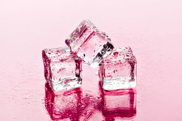 Cubos Hielo Sobre Fondo Rosa — Foto de Stock