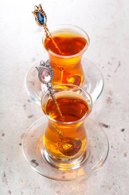 Geleneksel bardakta Türk çayı