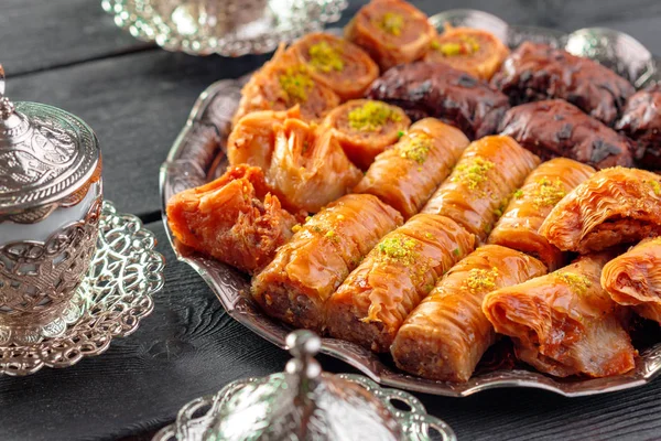 Traditionelle Baklava Auf Dem Holztisch — Stockfoto