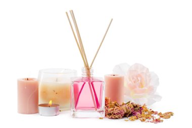 Bir şişe aroma esansı yağ ya da spa ya da kuru çiçekli doğal koku yağı.