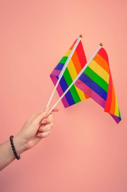 Bir elde LGBT topluluğunun gecikmeleri