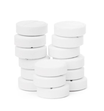 Tıbbi hap tableti beyaza izole edilmiş.