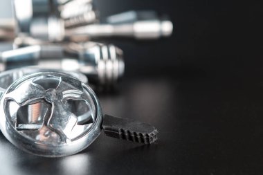 Nargile yapmak için çeşitli aksesuarlar