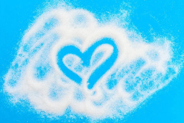 Forma Corazón Hecha Azúcar Glaseado Sobre Fondo Papel Natural Azul — Foto de Stock