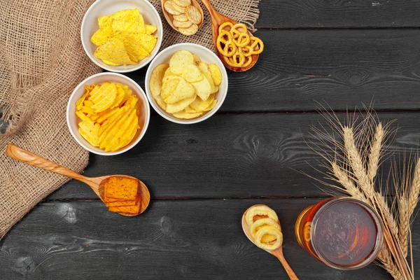 Lager Och Snacks Träbord — Stockfoto