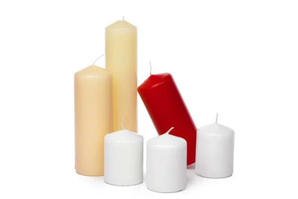Farbige Kerzen Unterschiedlicher Größe Auf Weißem Hintergrund — Stockfoto