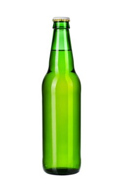 Beyaz arka planda izole edilmiş bir şişe light bira. Yakın plan.