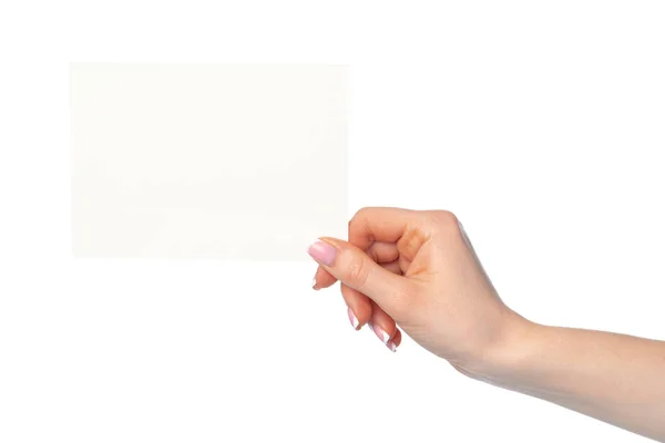 Donna mano che tiene vuoto foglio bianco di carta isolato su bianco — Foto Stock