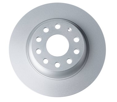 Yeni araba fren diski beyazda izole edildi.