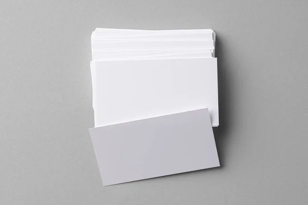 Επαγγελματικές mock up κάρτες με αντίγραφο χώρο σε γκρι — Φωτογραφία Αρχείου