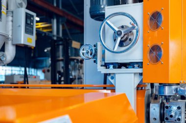 Modern endüstriyel fabrika. Otomotiv makinası parçaları kapatılıyor