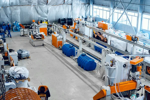 Binnen in de nieuwe fabriek elektrische kabel produceren. Kabelproductie. — Stockfoto