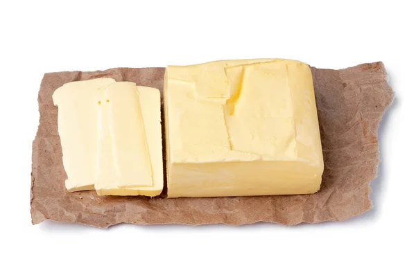 Manteiga fresca sobre papel artesanal isolada sobre fundo branco — Fotografia de Stock