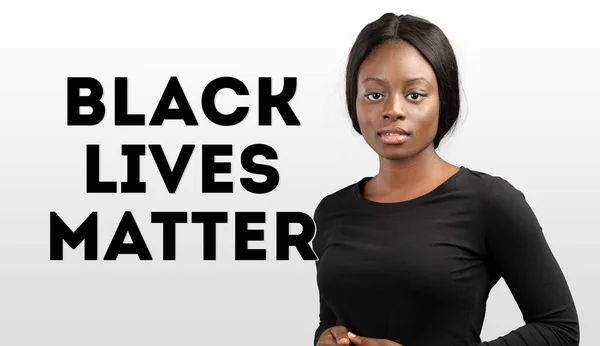 Черные жизни имеют значение. Антирасистская концепция с портретом черной женщины — стоковое фото