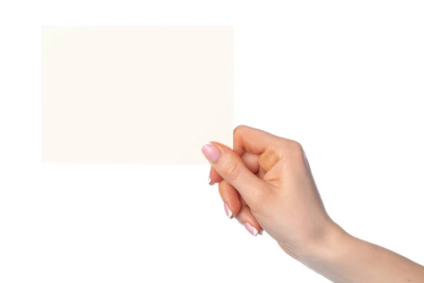 Femmes main tenant feuille blanche vierge de papier isolé sur blanc — Photo