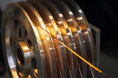 Kablo fabrikasında kablo üretimi kapanıyor.