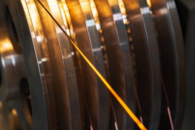 Kablo fabrikasında kablo üretimi kapanıyor.