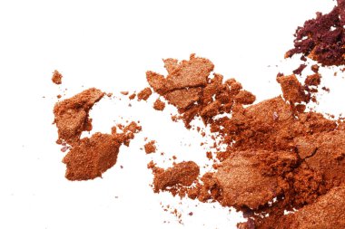 Ezilmiş koyu renk göz fonları beyaz arka planda izole edilmiş.