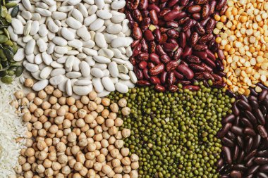 Bir yığın fasulye. Çiğ fasulye dokusu. Kapat..