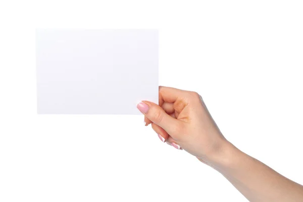 Frauenhand hält leeres weißes Blatt Papier isoliert auf weißem Papier — Stockfoto