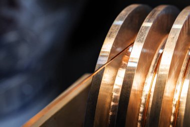 Kablo fabrikasında kablo üretimi kapanıyor.