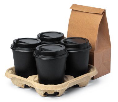 Beyaz arka planda kahve fincanı olan el işi kağıt çanta.