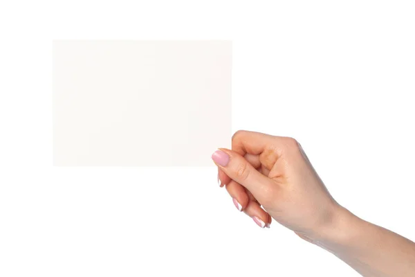 Frauenhand hält leeres weißes Blatt Papier isoliert auf weißem Papier — Stockfoto