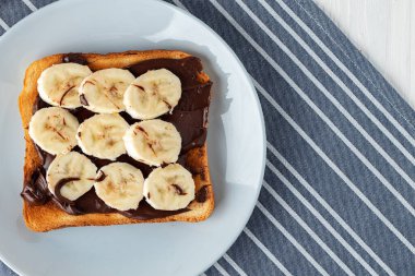 Çikolata ezmeli ve muzlu tost.