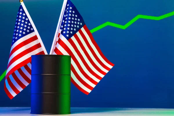 Az amerikai olaj ára változik. Fekete hordó olajjal és grafikonnal — Stock Fotó