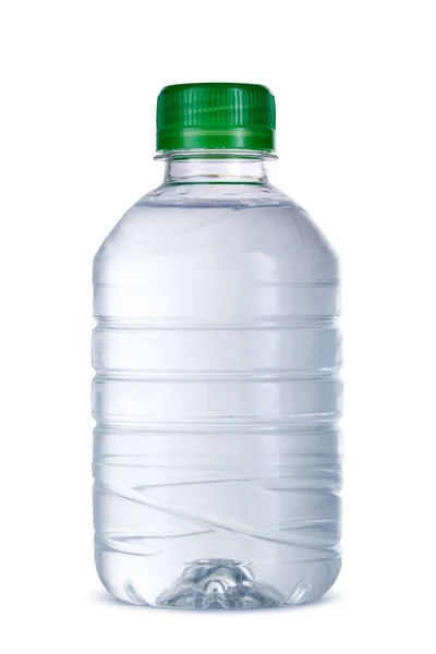 Kleine Flasche Mineralwasser in Kunststoff isoliert auf weiß — Stockfoto