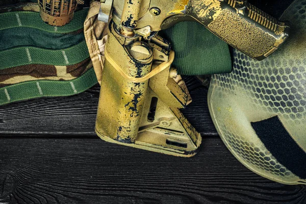 Moderní zbraňová řada. Útočná puška americké armády, zblízka. — Stock fotografie