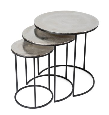 Süslü metal sehpa beyaz üzerine izole edilmiş.