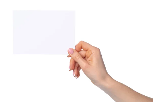 Frauenhand hält leeres weißes Blatt Papier isoliert auf weißem Papier — Stockfoto