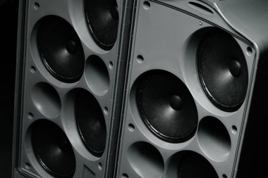 Modern ses sisteminin Stereo sütununu kapat