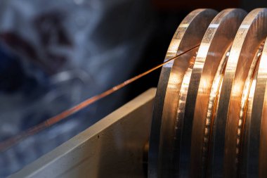 Kablo fabrikasında kablo üretimi kapanıyor.