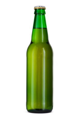 Beyaz arka planda izole edilmiş bir şişe bira.