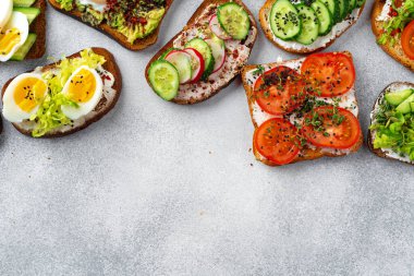 Çeşitli vejetaryen sandviçleri içeren menü arka planı