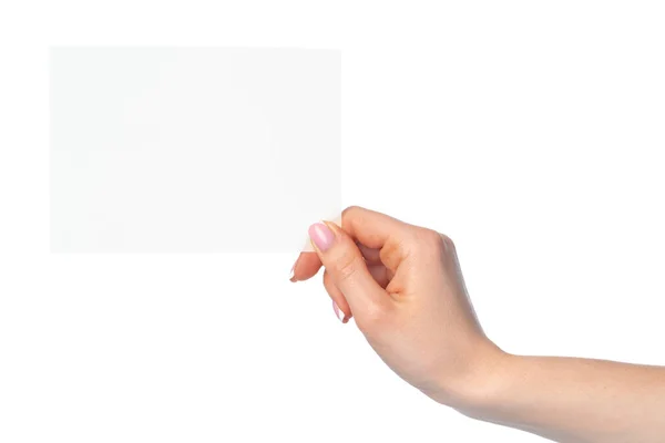 女人手拿空白白卡隔离在白卡上 — 图库照片