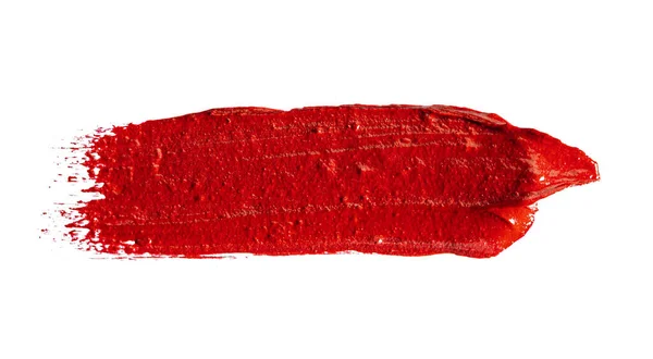 흰 배경에 붉은 매트 립스틱 조각이 묻어 있다 — 스톡 사진